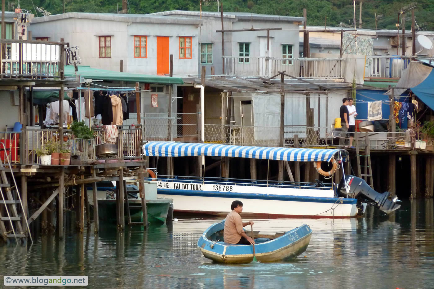 Tai-O local paddling around